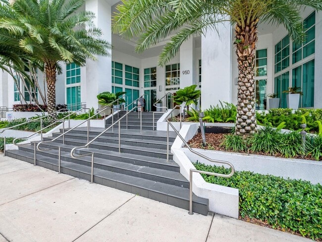 Foto del edificio - 950 Brickell Bay Dr