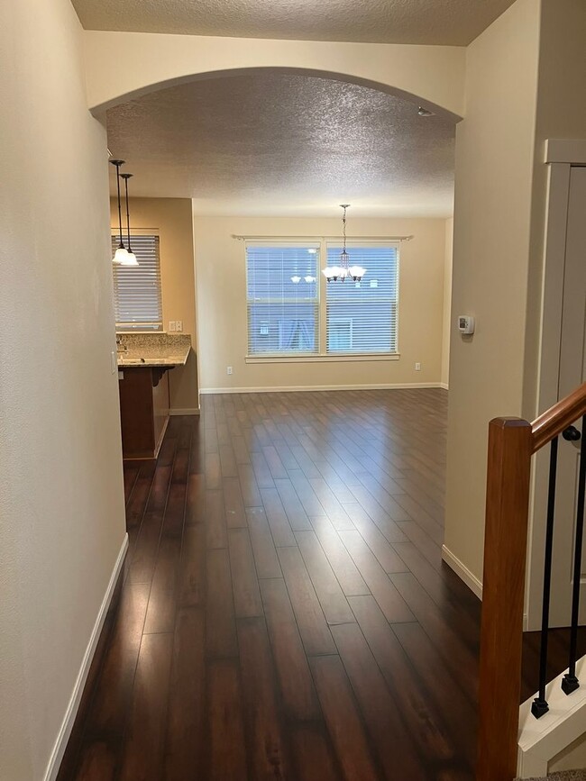 Foto del edificio - Beautiful Craftsman Style Home in Felida - 3 Bedroom/2.5 Bath - Available for showing on 3/30!