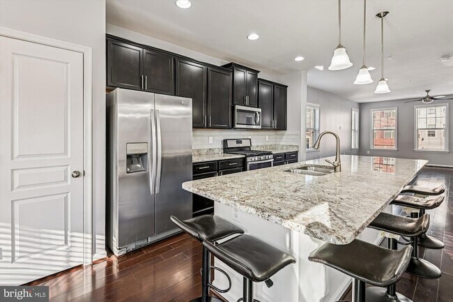 Foto del edificio - 7523 Holly Ridge Dr