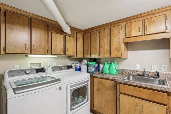 Photo - 3975 Lawing Dr House