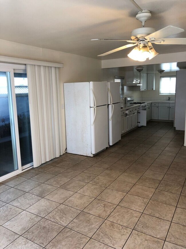 Building Photo - 6681 Del Playa Dr