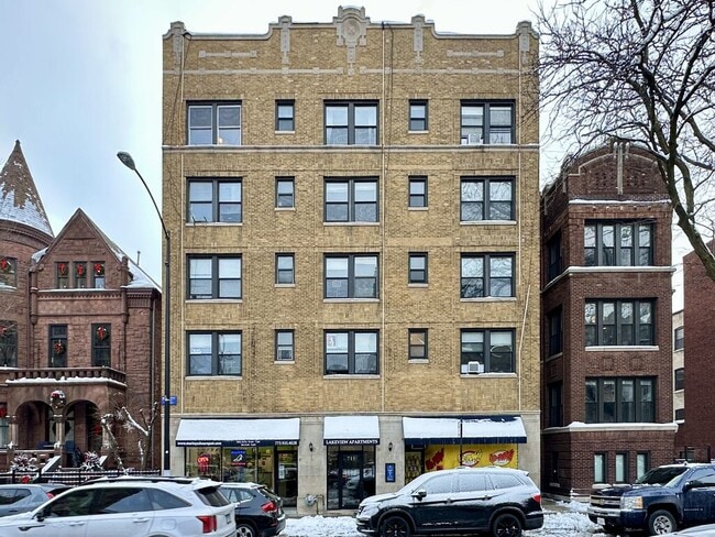 Building Photo - 716 W Belmont