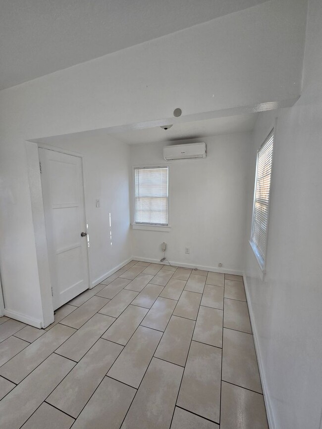 Building Photo - 1+ 1 Bed 1 Bath Cottage in San Jacinto $1395.00