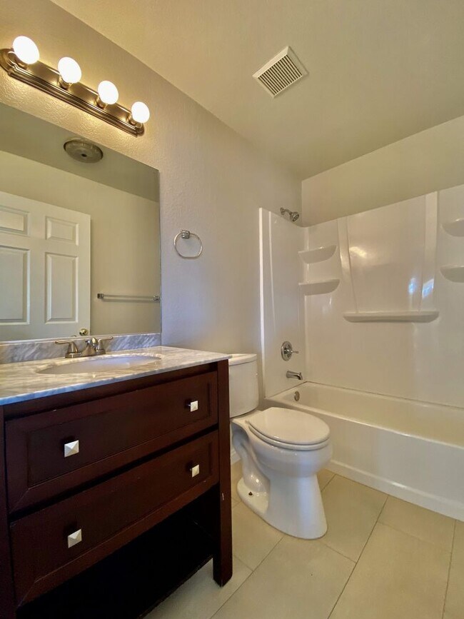 Foto del edificio - 1538 W 205th St