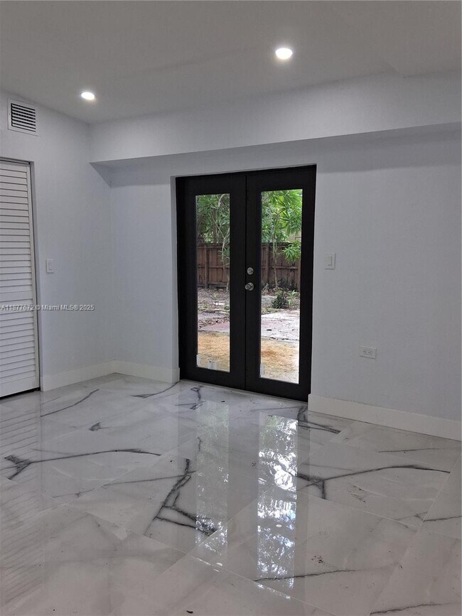 Foto del edificio - 1535 NE 139th St