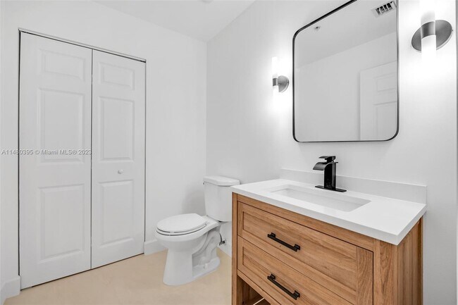 Foto del edificio - 8395 SW 73rd Ave