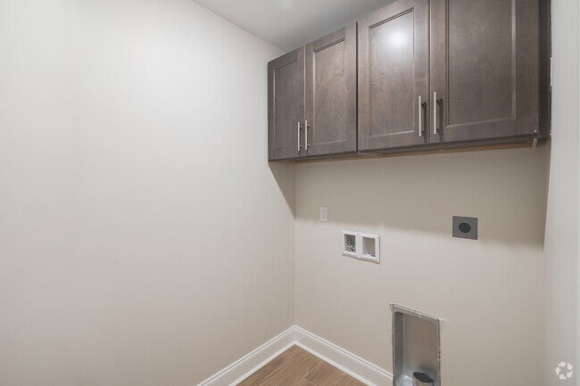 2BR, 2.5BA - 1,360SF - Laundry Room - 420-432 Wren Crest Ln