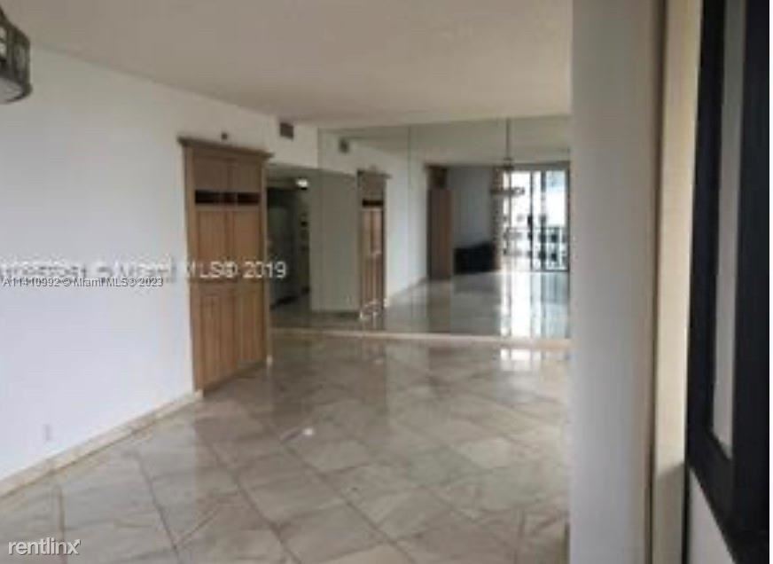 Primary Photo - 2 br, 2.5 bath Condo - 520 Brickell Key Dr...