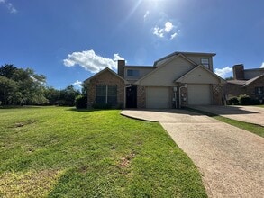 Building Photo - 5885 Creekside Cir