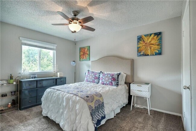 Foto del edificio - Amazing 1 bedroom off Manor rd.  Central Austin at its finest