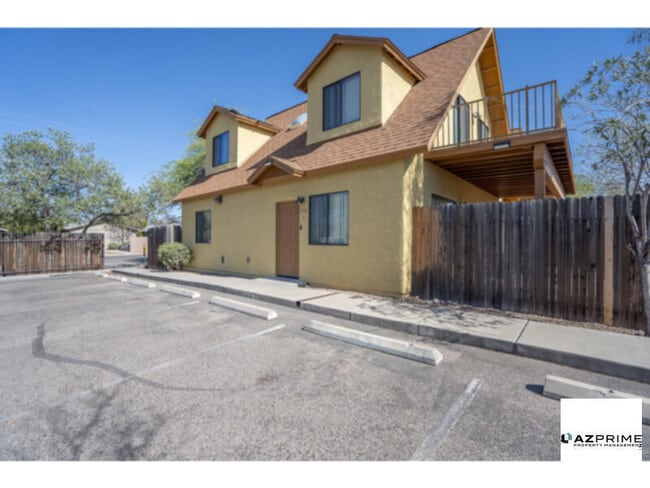 Building Photo - Perfect Roommate rental for University of ...