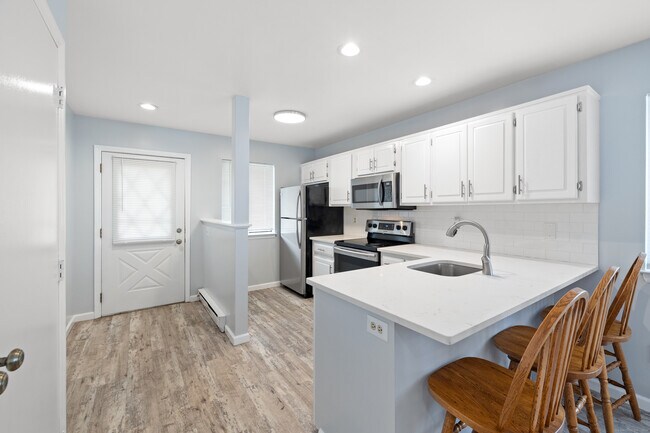 Foto del edificio - 718 Cove Rd