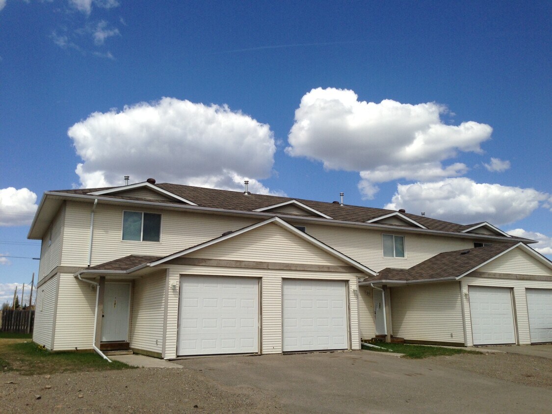 Photo principale - 8328-8392 92 Ave