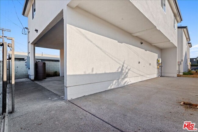 Foto del edificio - 707 W 80th St