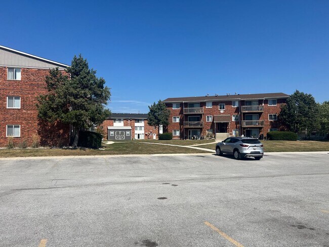Foto del edificio - Modern 2-Bedroom Apartments in Crown Point, IN – Pet Friendly!