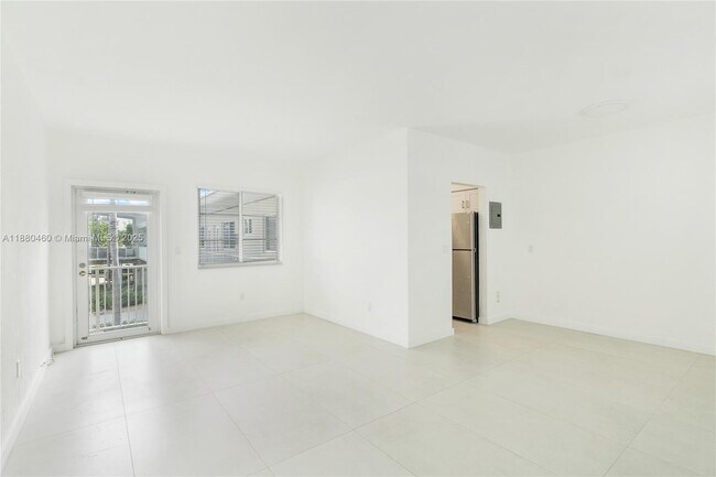 Foto del edificio - 6930 Rue Versailles Dr