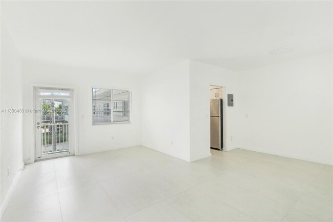 Building Photo - 6930 Rue Versailles Dr