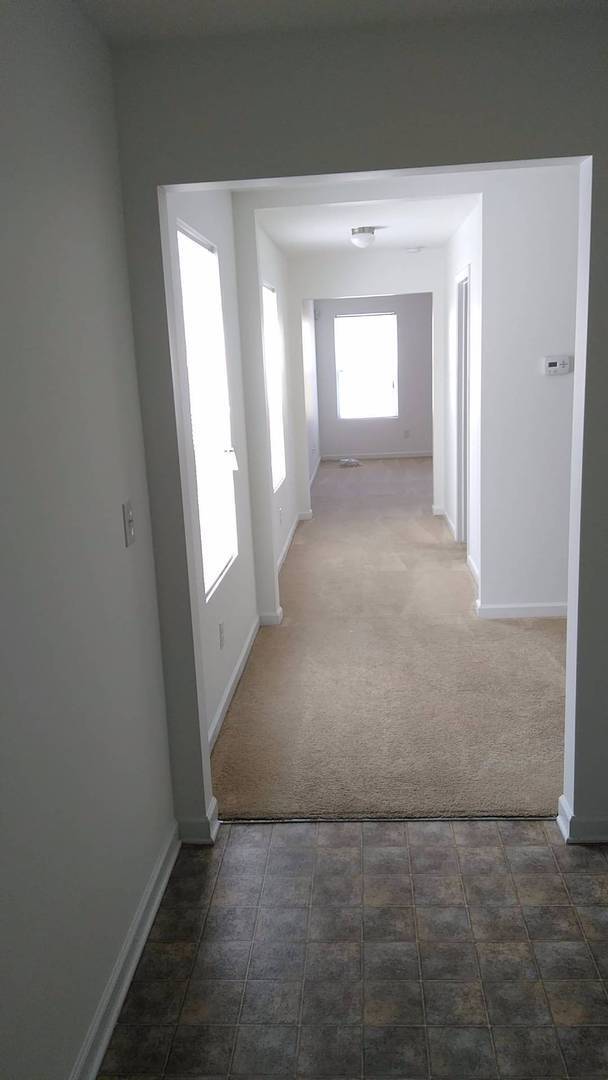 Building Photo - Great Home Close to University