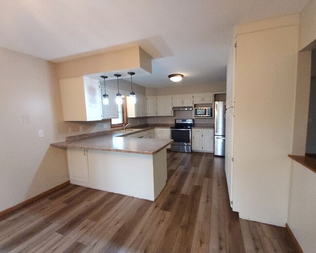 Building Photo - Nice 4 Bedroom 2 Bathroom house in Hudson