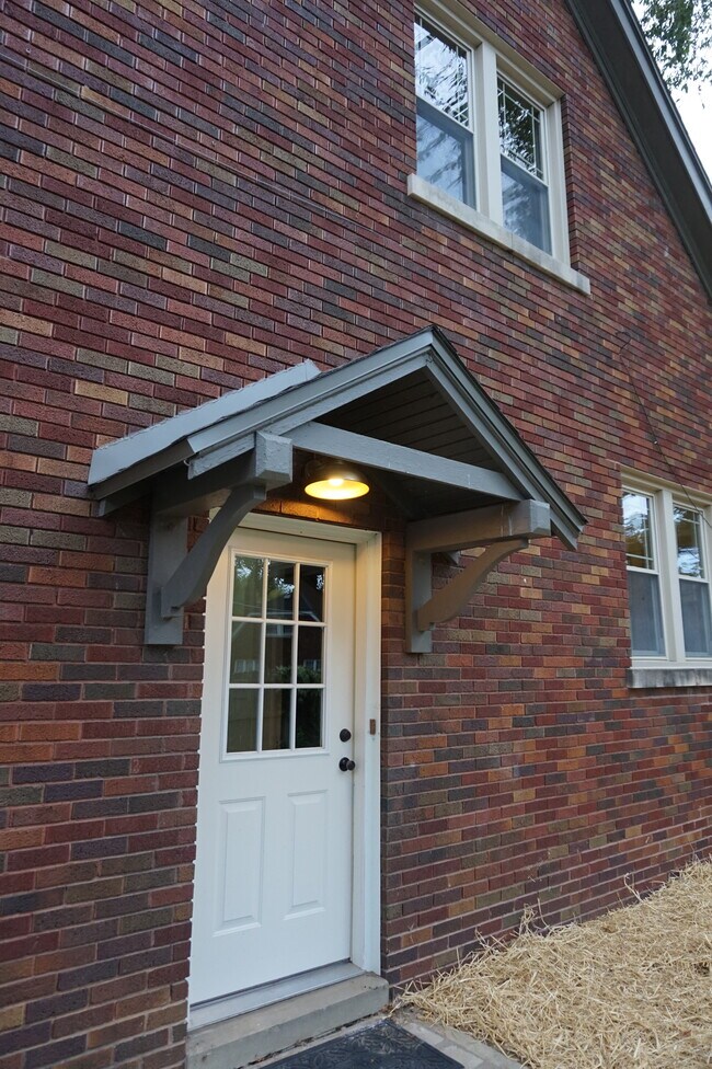 Building Photo - 928 Lodge Ave