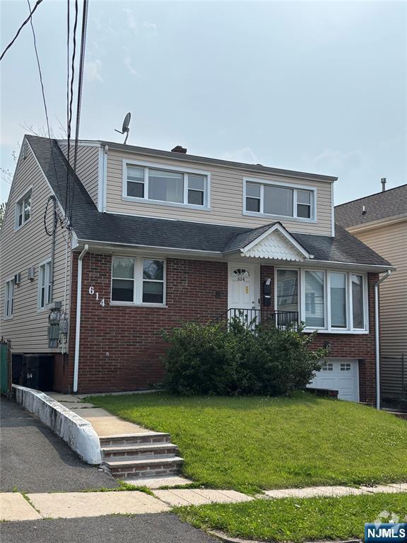 Building Photo - 614 6th Ave