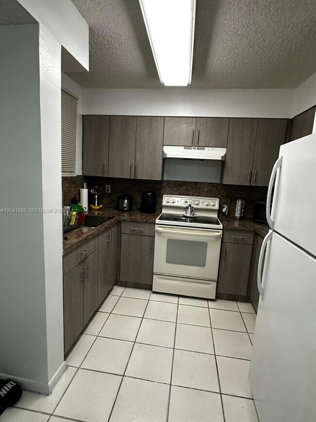 Building Photo - 14931 SW 82nd Ln