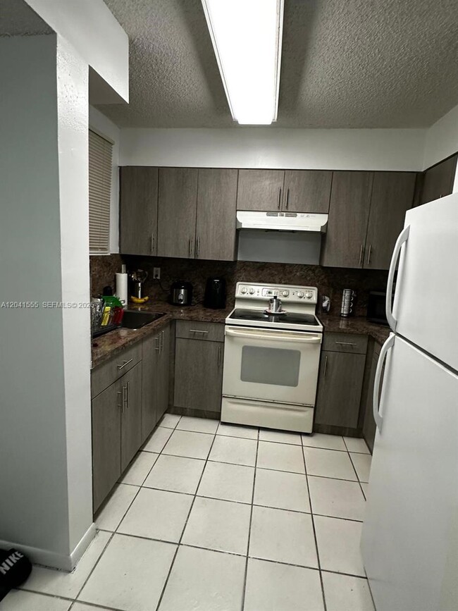 Building Photo - 14931 SW 82nd Ln