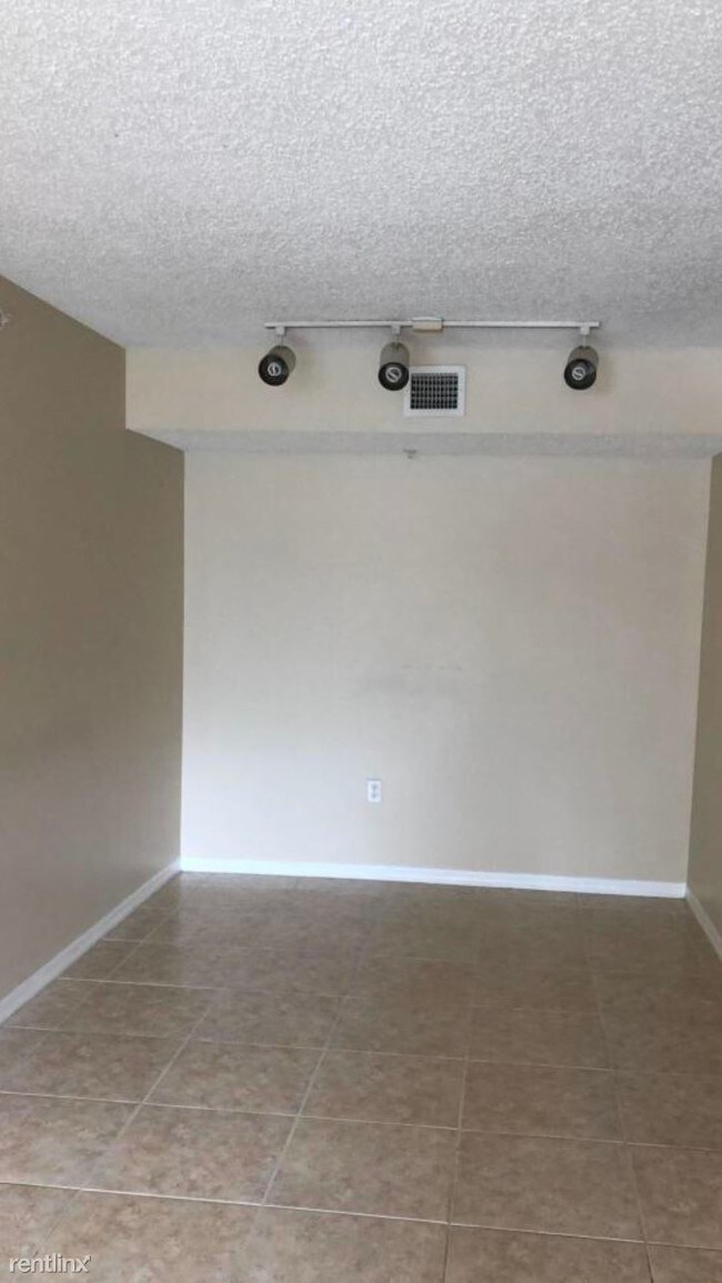 Building Photo - 3 br, 2 bath  - 8965 Okeechobee Blvd