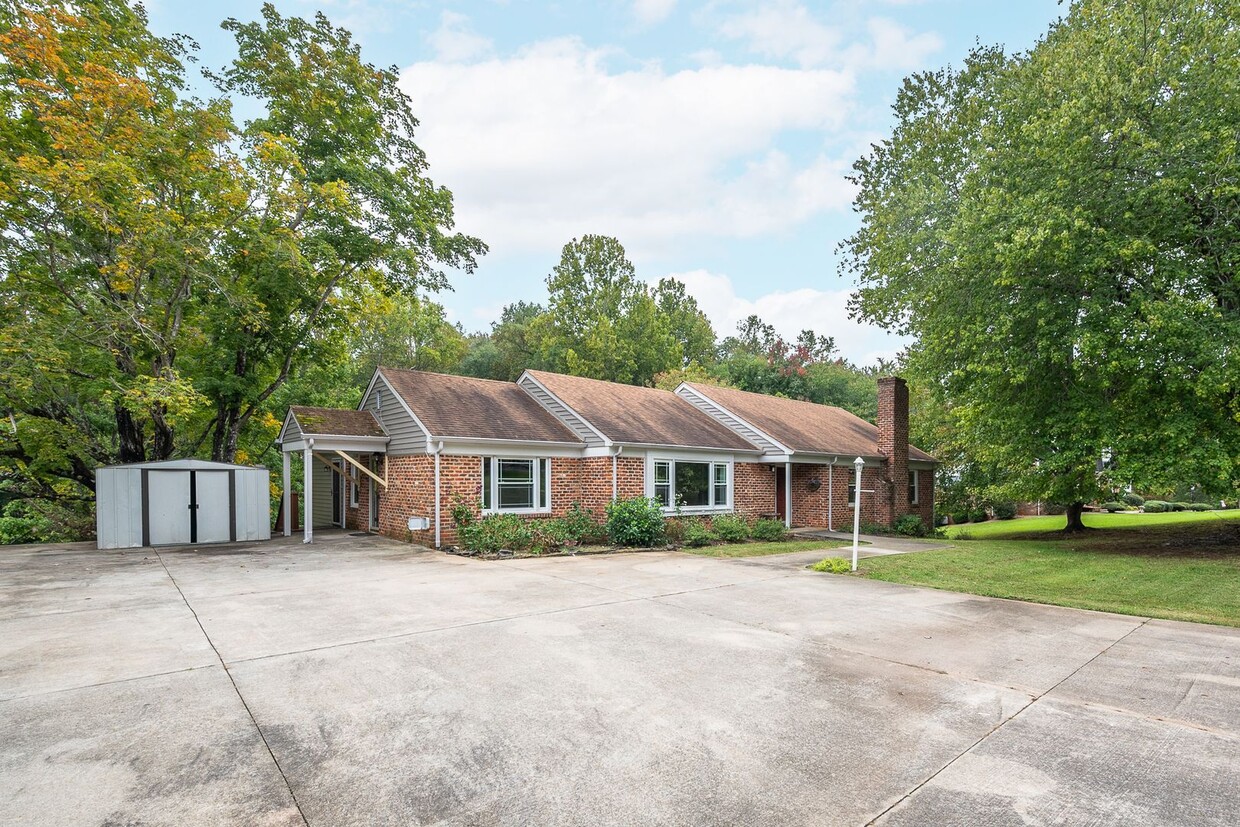 Primary Photo - 4 Bedroom Home in Boonsboro/Bedford County