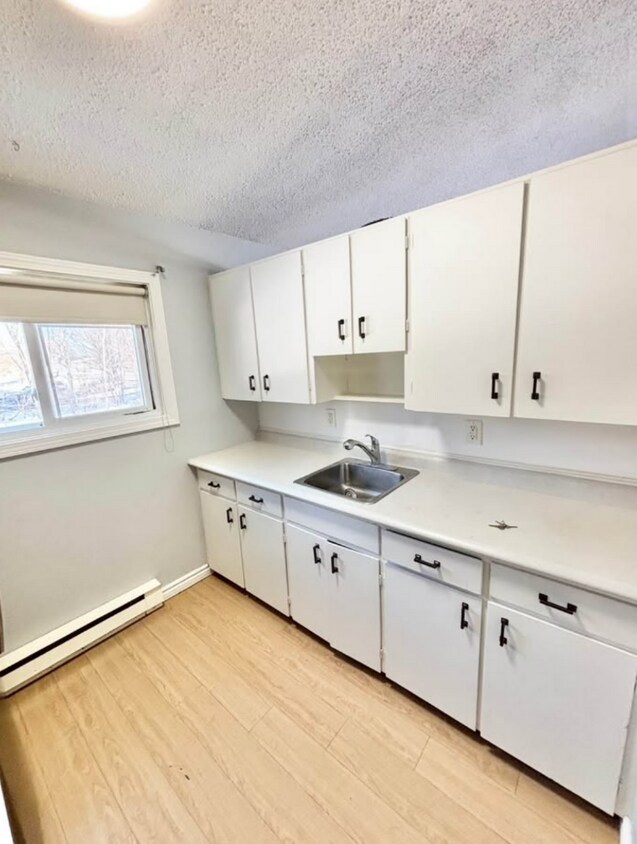 Photo principale - For Rent – Newly Renovated 2 Bedroom, 2 Ba...