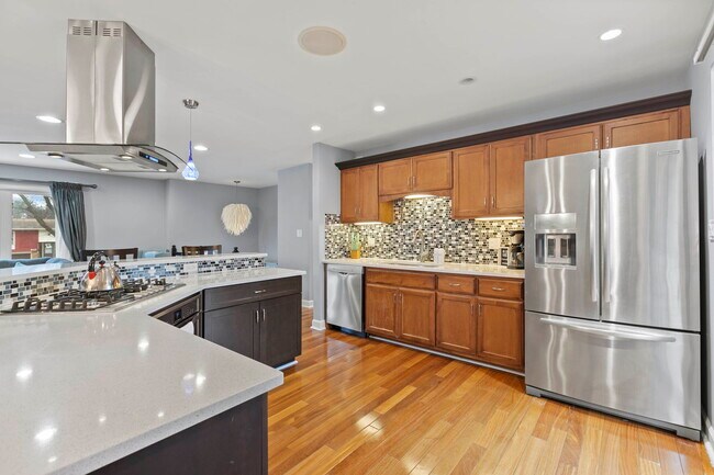 Foto del edificio - 613 Claremont Dr