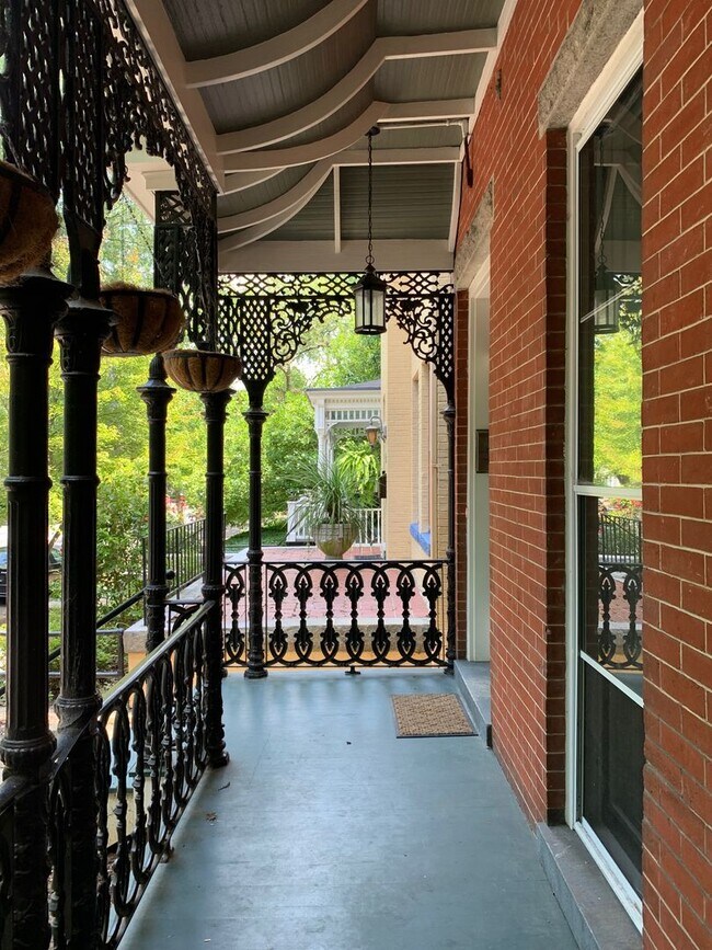 Foto del edificio - Beautifully renovated home in the Heart of...