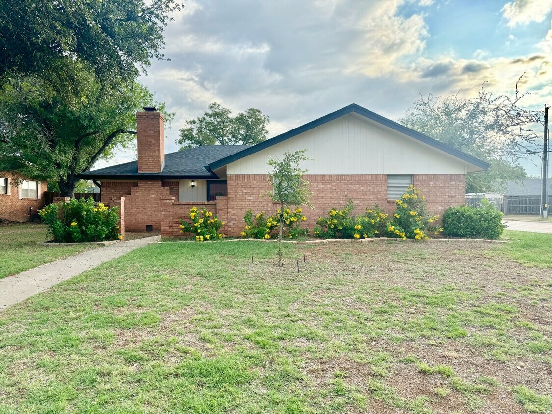 Primary Photo - Coming Available June 2025 - 3-Bedroom Hom...