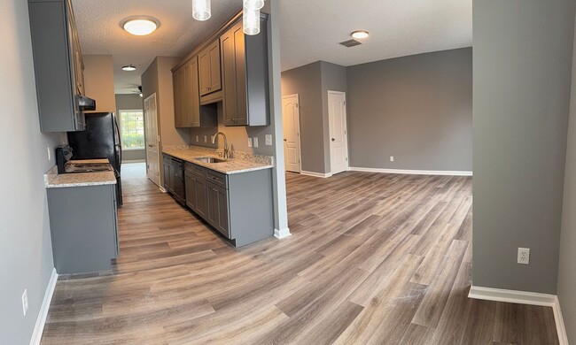 Building Photo - Newly Renovated 3 Bed/2.5 Bath in Riverdale