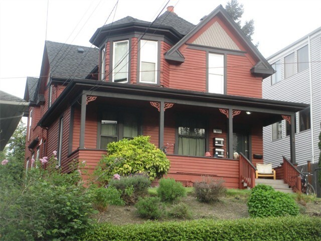 Foto principal - 4017 5th Ave NE