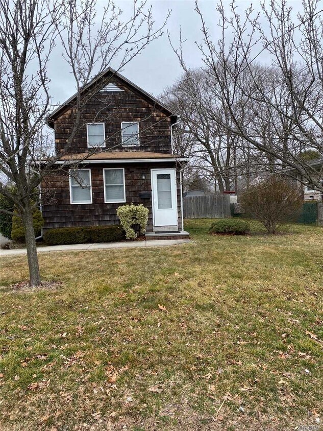 219 E Lakewood St, Patchogue, NY 11772 House for Rent in Patchogue