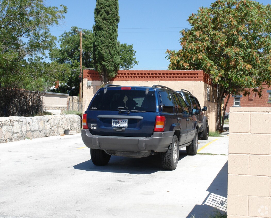 Foto del edificio - 2229 Bassett Ave