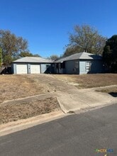 Building Photo - 805 W Kern Rd