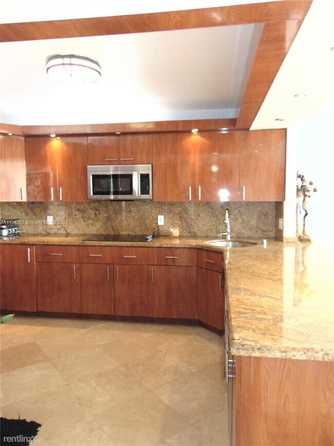 Building Photo - 1351 NE Miami Gardens Dr