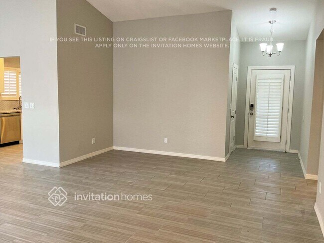 Foto del edificio - 15642 N 63rd St