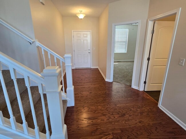 Building Photo - 140 Saddlebred Cir