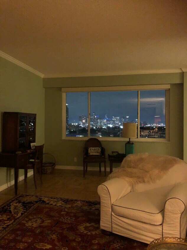 Foto del edificio - 1400 Hermann Dr