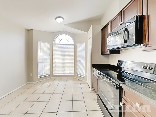 Foto del edificio - 7227 Edgewater Shores Ct