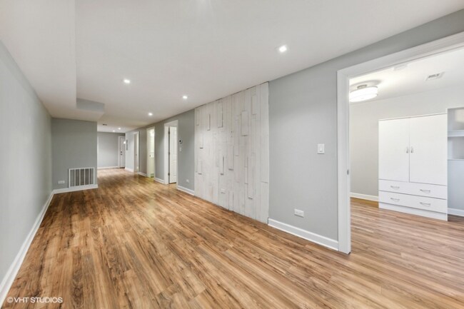 Building Photo - 4332 S Langley Ave