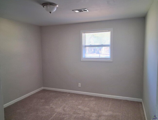 Building Photo - 1103 Gaines Dr