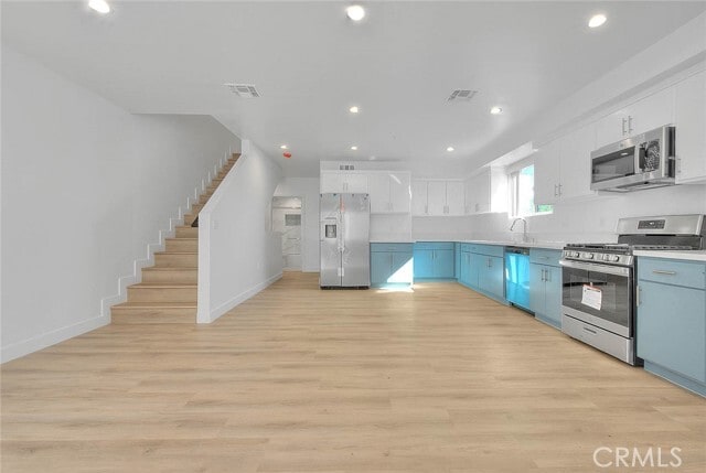 Building Photo - 5852 Vineland Ave