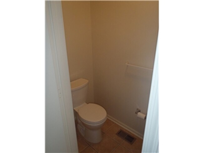 Building Photo - 424 Shai Cir