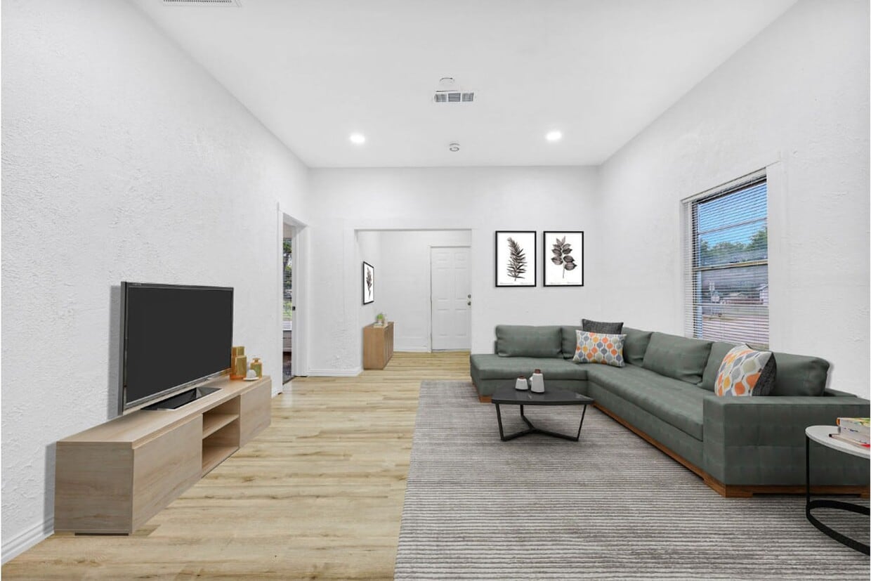 Primary Photo - 809 Martin Luther King Jr Blvd