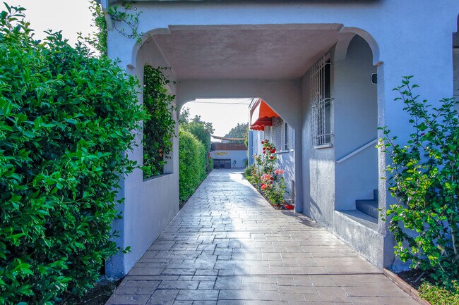 Foto del edificio - 1927 Hauser Blvd