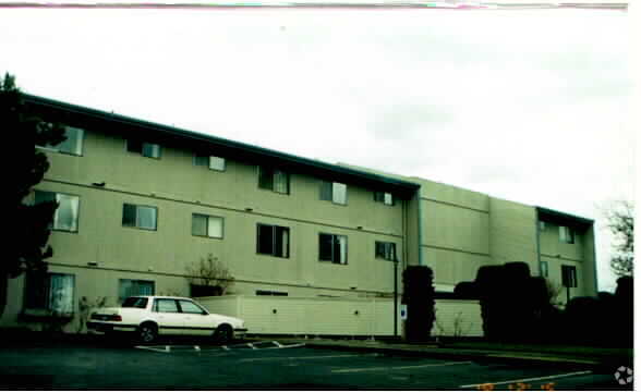 Primary Photo - Kirkland Plaza Apartments